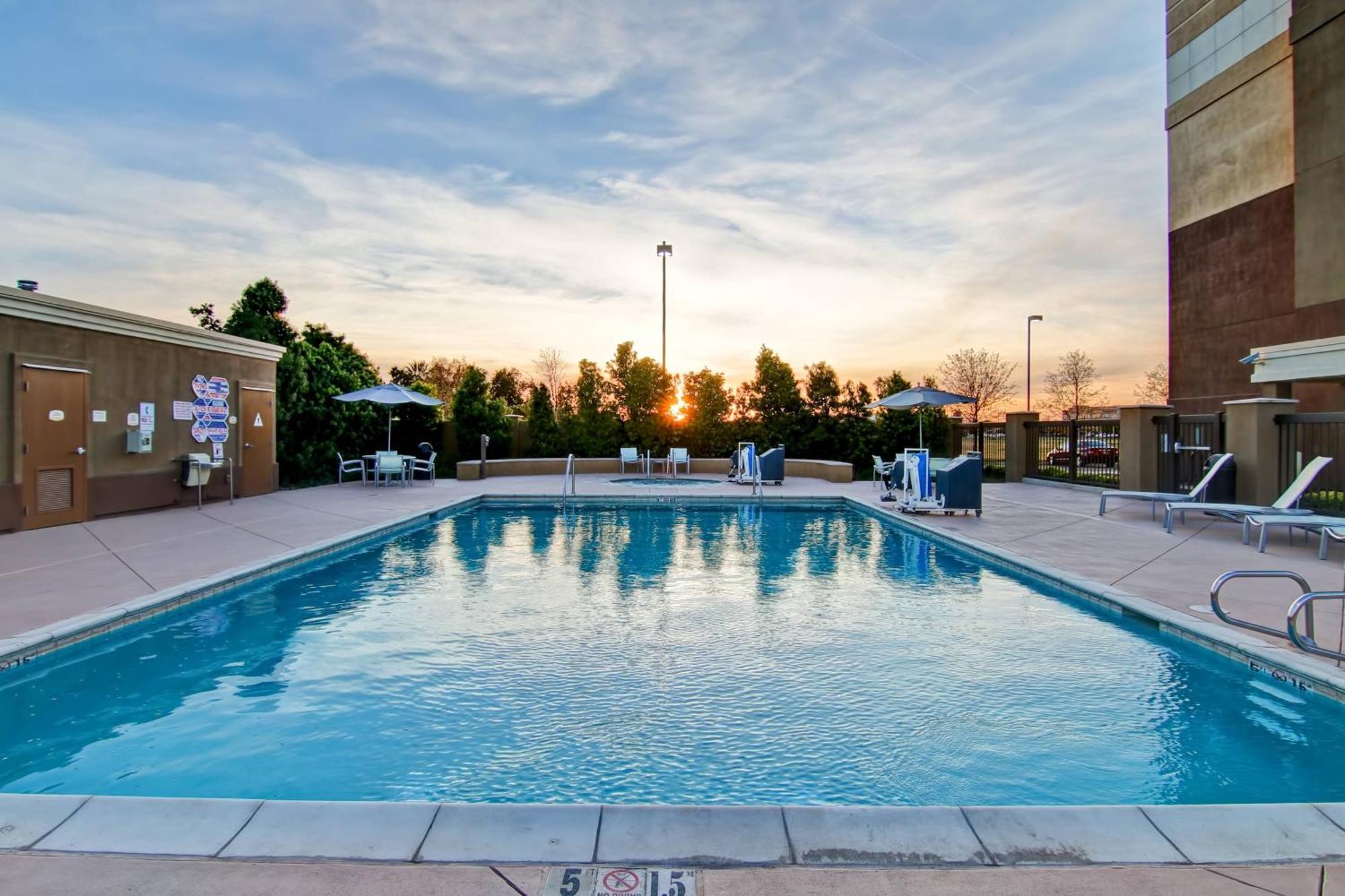 Springhill Suites Fresno Buitenkant foto